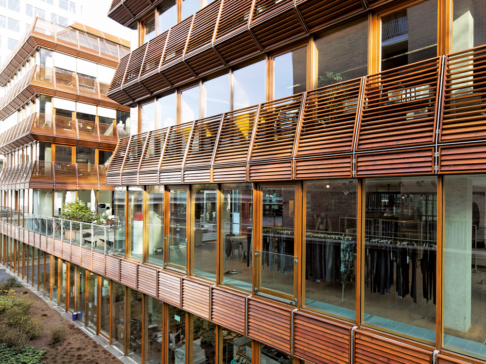 <b>Office building, Düsseldorf, Germany</b><br />
Caparol / Caparol Universal-Lasur